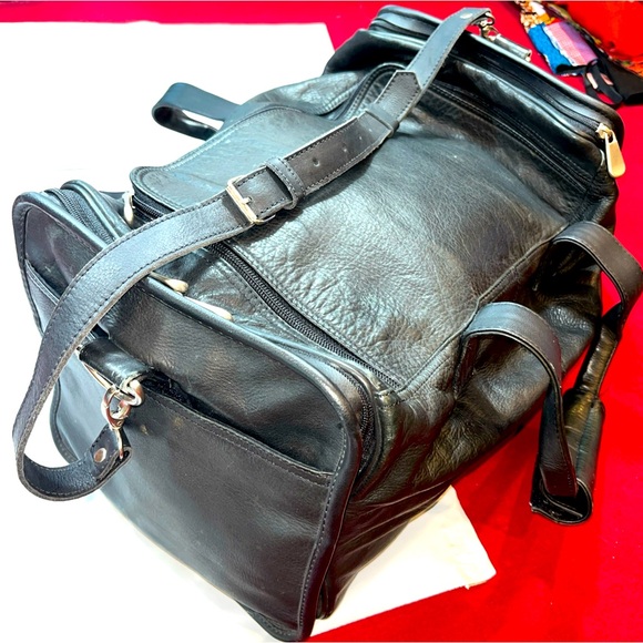 SHARPER IMAGE BLACK LEATHER DUFFEL BAG Crossbody STRAP Carry On Messenger TRAVEL - Picture 1 of 16